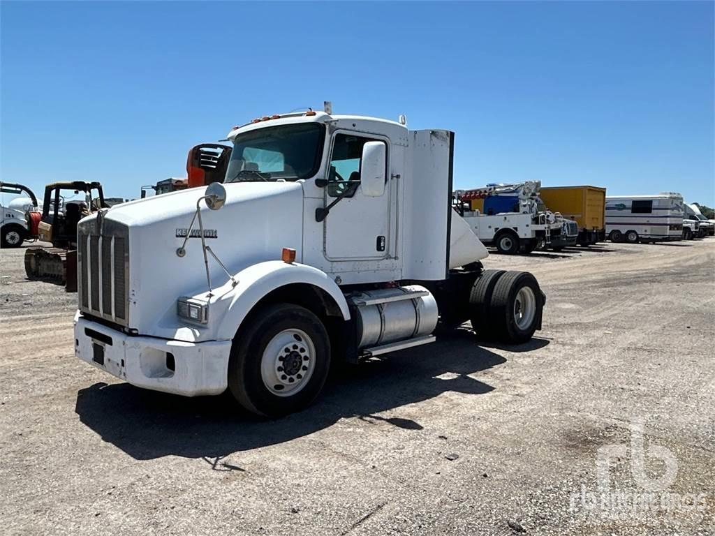 Kenworth T800 Conventional Trucks / Tractor Trucks
