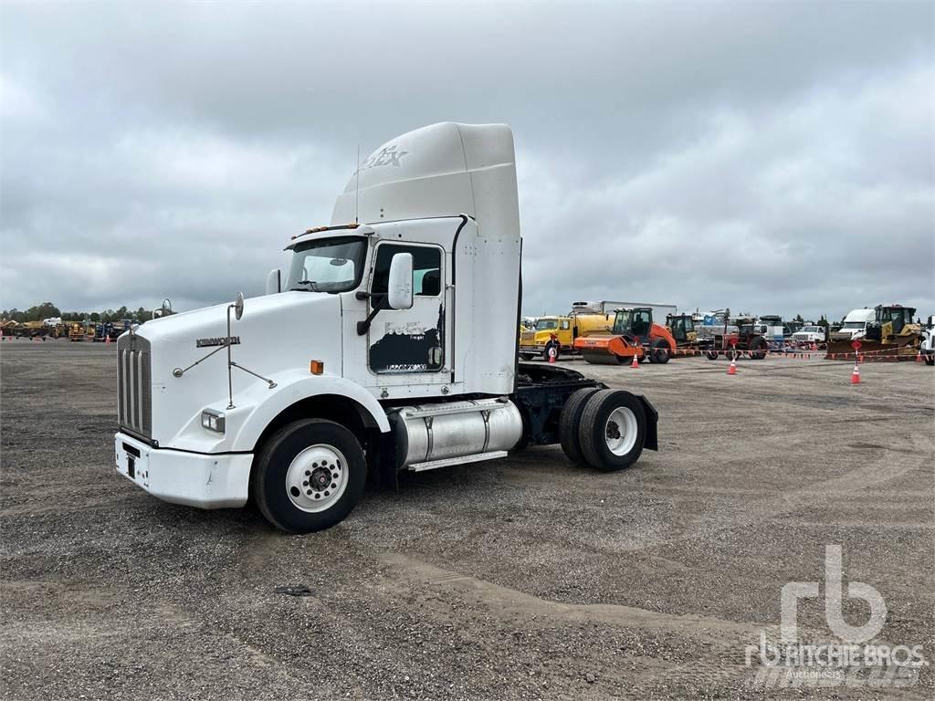 Kenworth T800 Conventional Trucks / Tractor Trucks