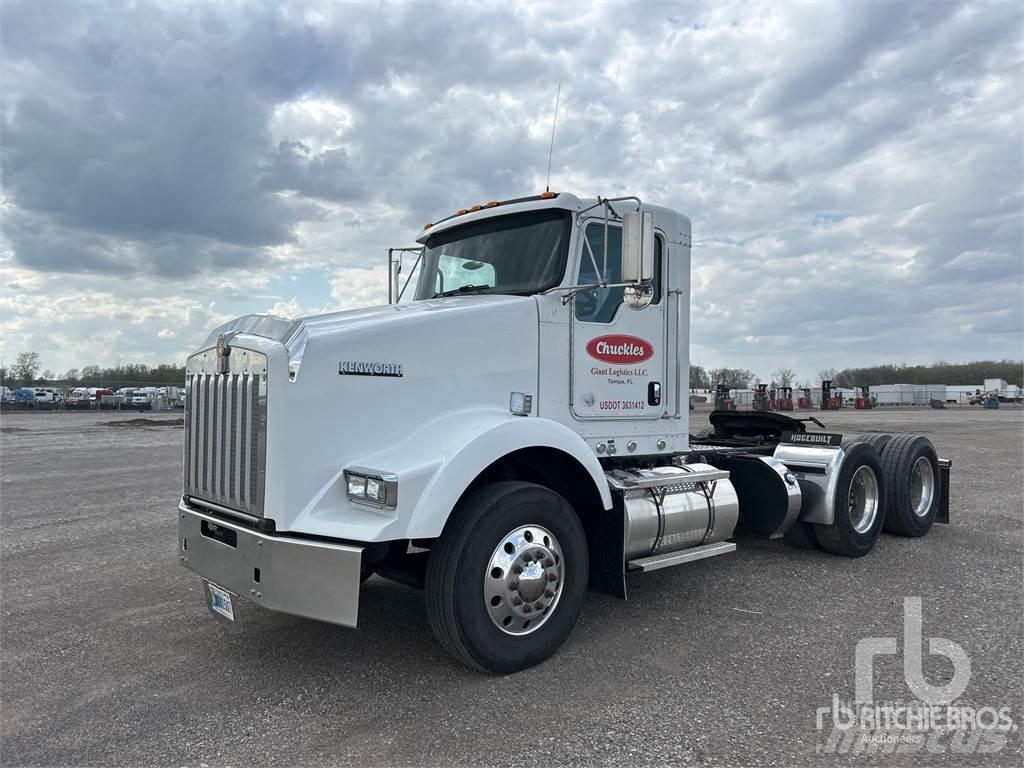 Kenworth T800 Conventional Trucks / Tractor Trucks