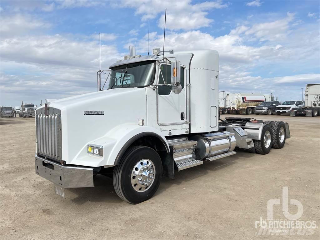 Kenworth T800 Conventional Trucks / Tractor Trucks