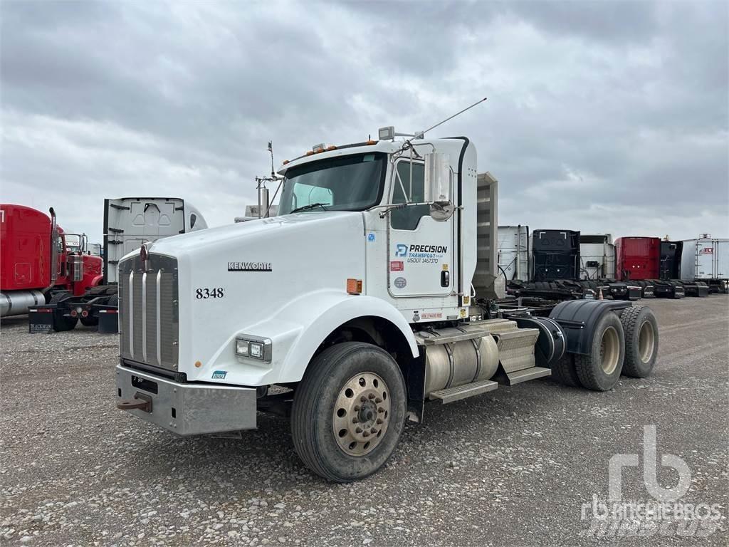 Kenworth T800 Conventional Trucks / Tractor Trucks