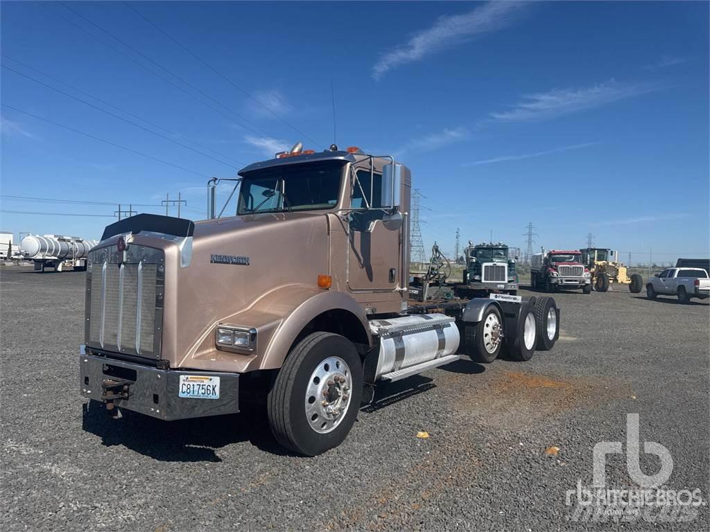Kenworth T800 Conventional Trucks / Tractor Trucks