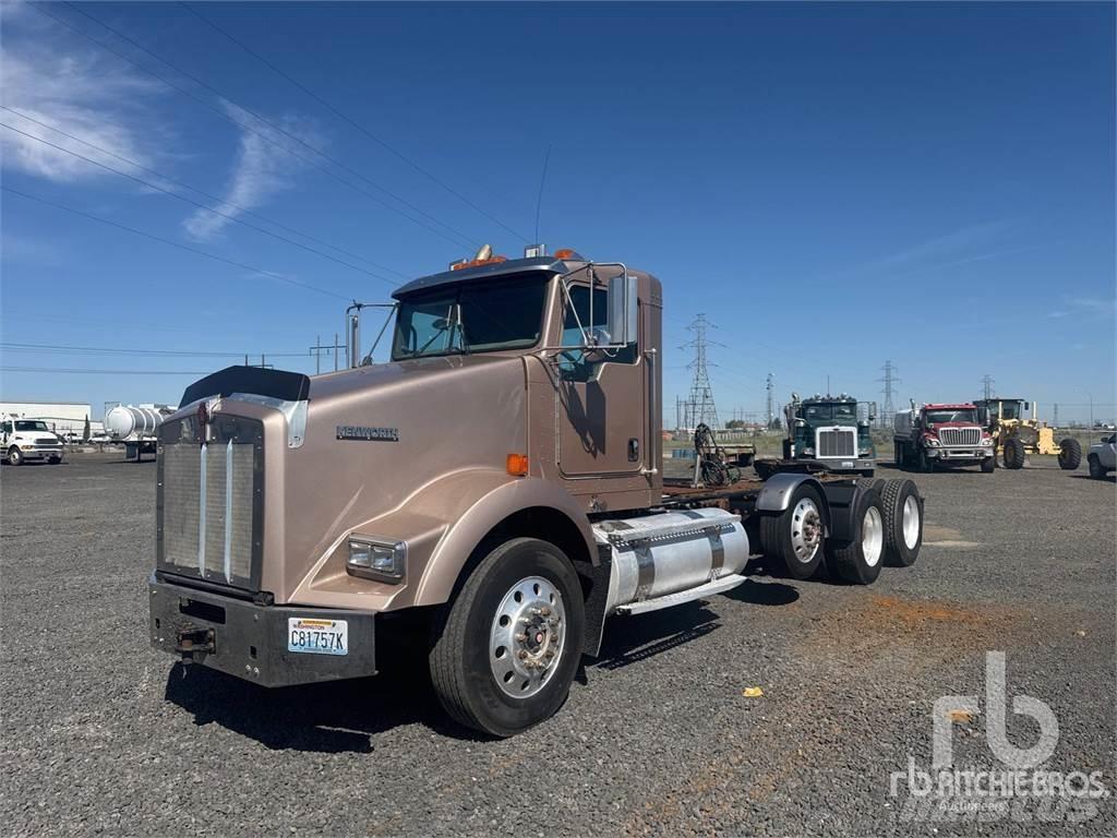 Kenworth T800 Conventional Trucks / Tractor Trucks