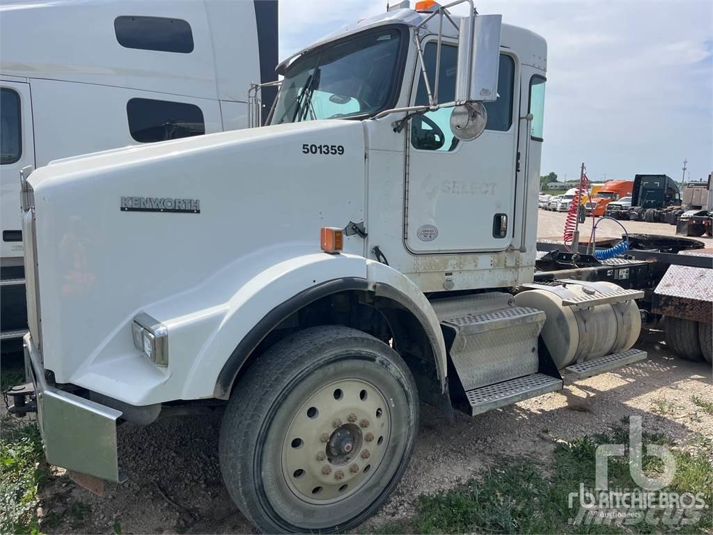 Kenworth T800 Conventional Trucks / Tractor Trucks