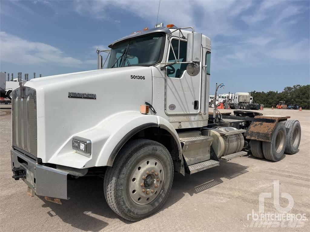 Kenworth T800 Conventional Trucks / Tractor Trucks