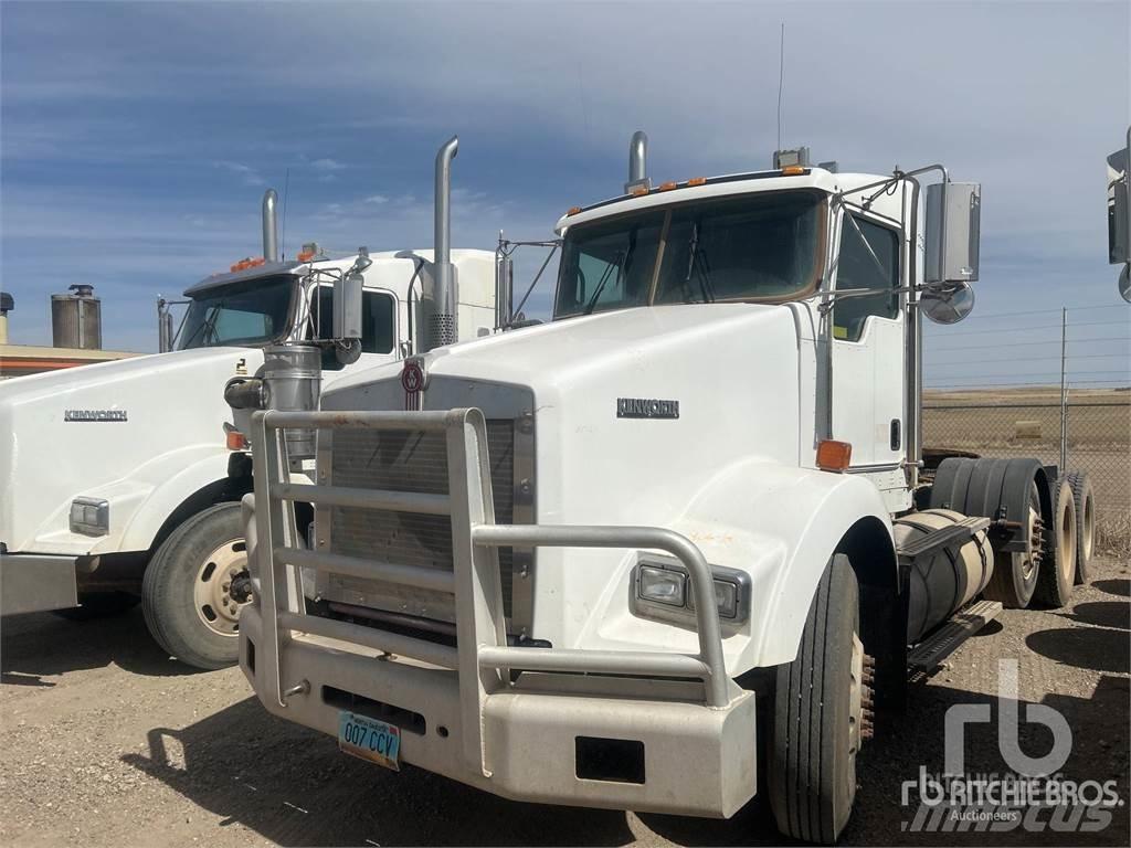 Kenworth T800 Conventional Trucks / Tractor Trucks