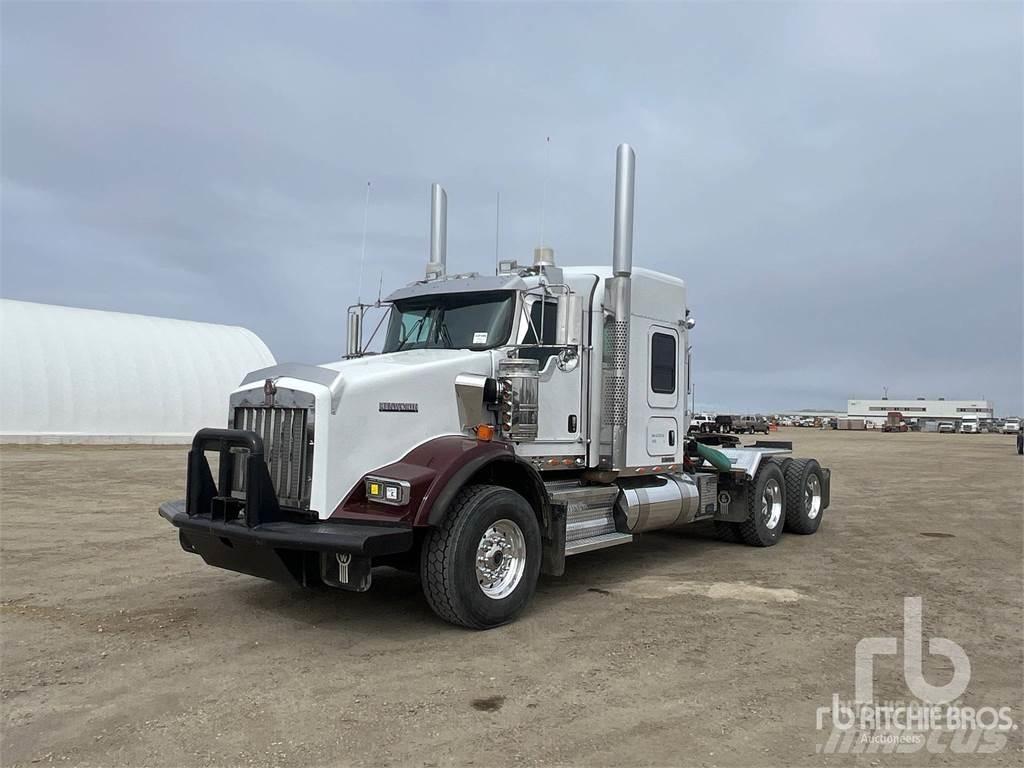 Kenworth T800 Conventional Trucks / Tractor Trucks
