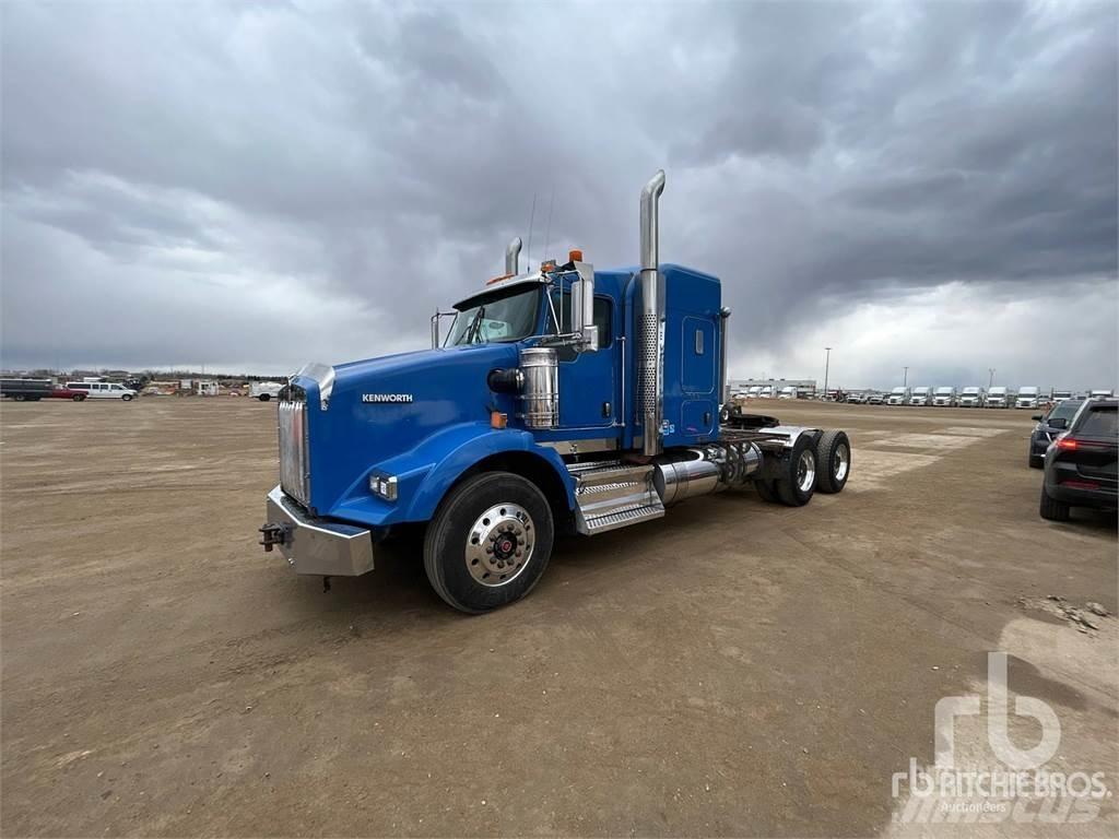 Kenworth T800 Conventional Trucks / Tractor Trucks