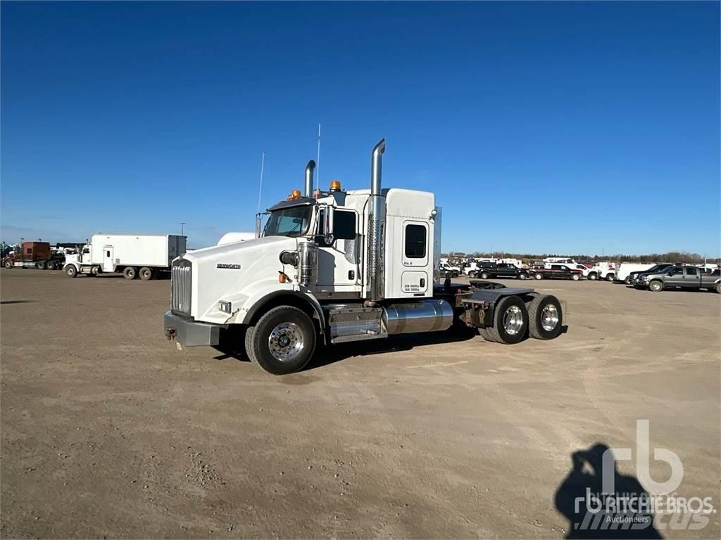 Kenworth T800 Conventional Trucks / Tractor Trucks