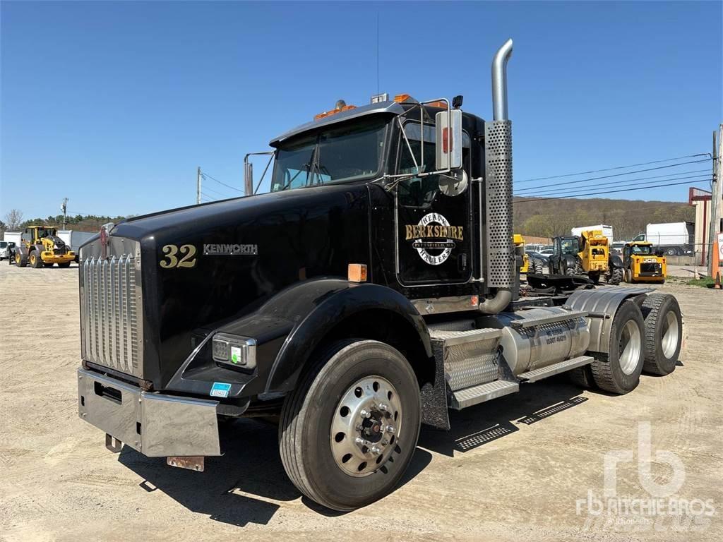 Kenworth T800 Conventional Trucks / Tractor Trucks