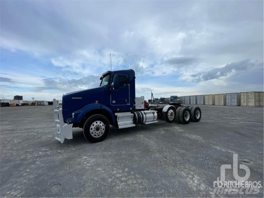 Kenworth T800 Conventional Trucks / Tractor Trucks