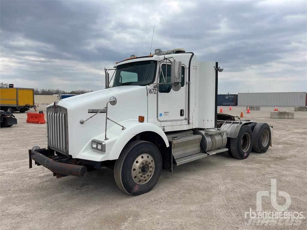 Kenworth T800 Conventional Trucks / Tractor Trucks