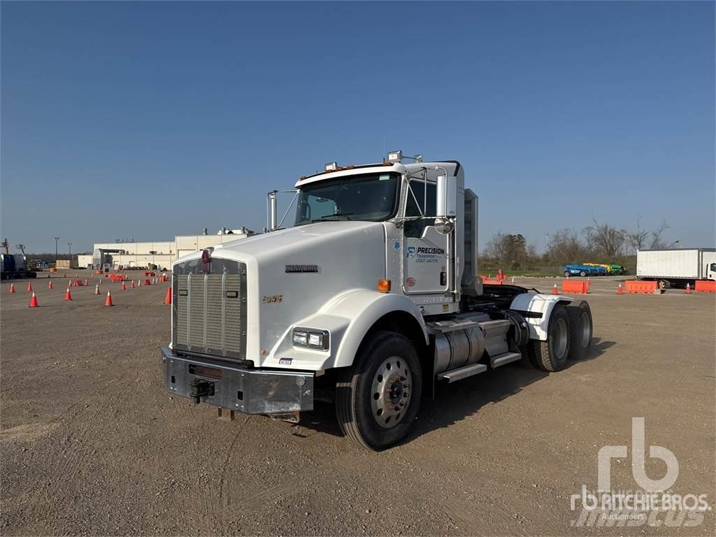 Kenworth T800 Conventional Trucks / Tractor Trucks