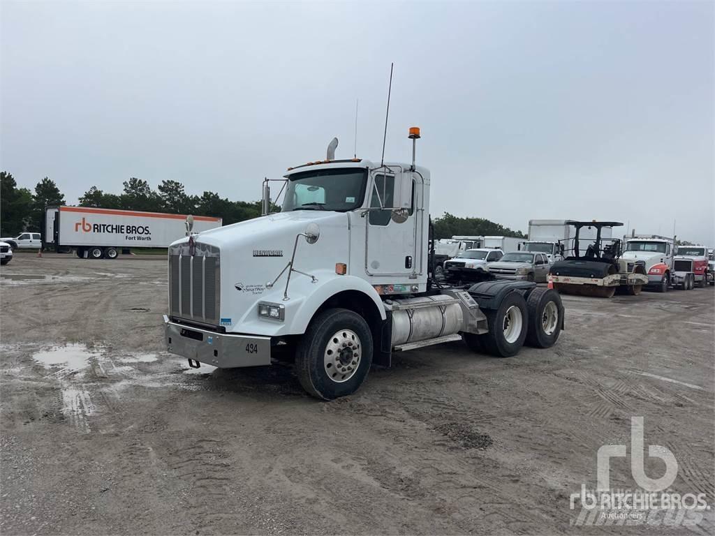 Kenworth T800 Conventional Trucks / Tractor Trucks
