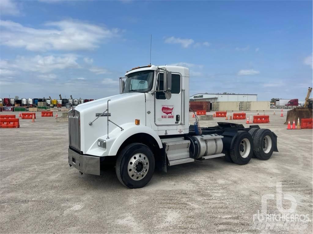 Kenworth T800 Conventional Trucks / Tractor Trucks