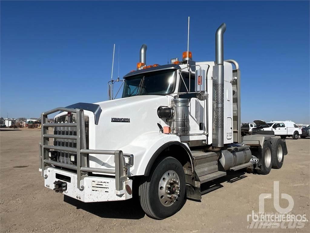 Kenworth T800 Conventional Trucks / Tractor Trucks