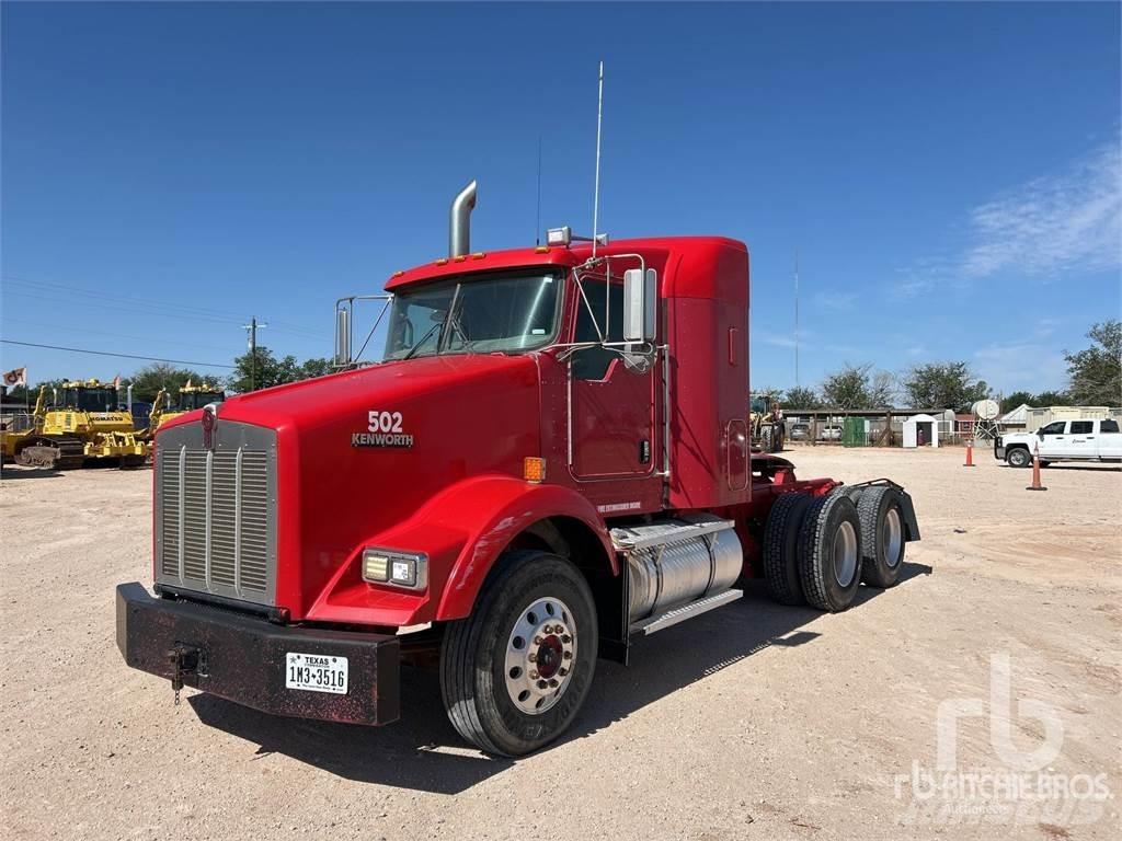 Kenworth T800 Conventional Trucks / Tractor Trucks