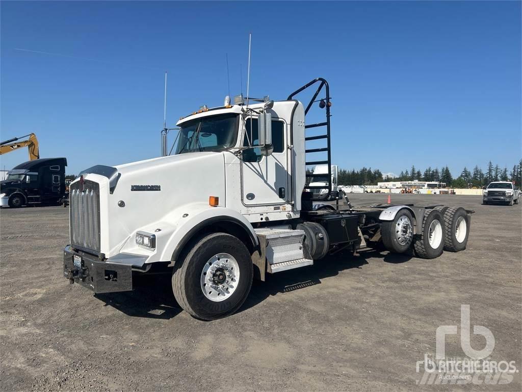 Kenworth T800 Conventional Trucks / Tractor Trucks
