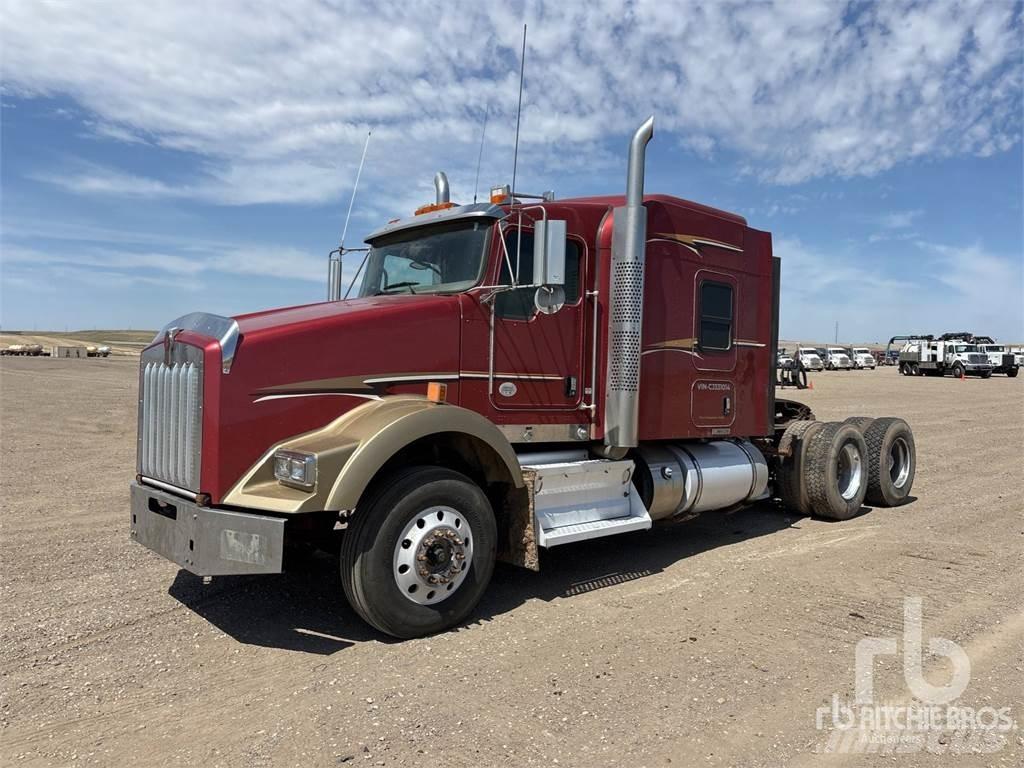 Kenworth T800 Conventional Trucks / Tractor Trucks
