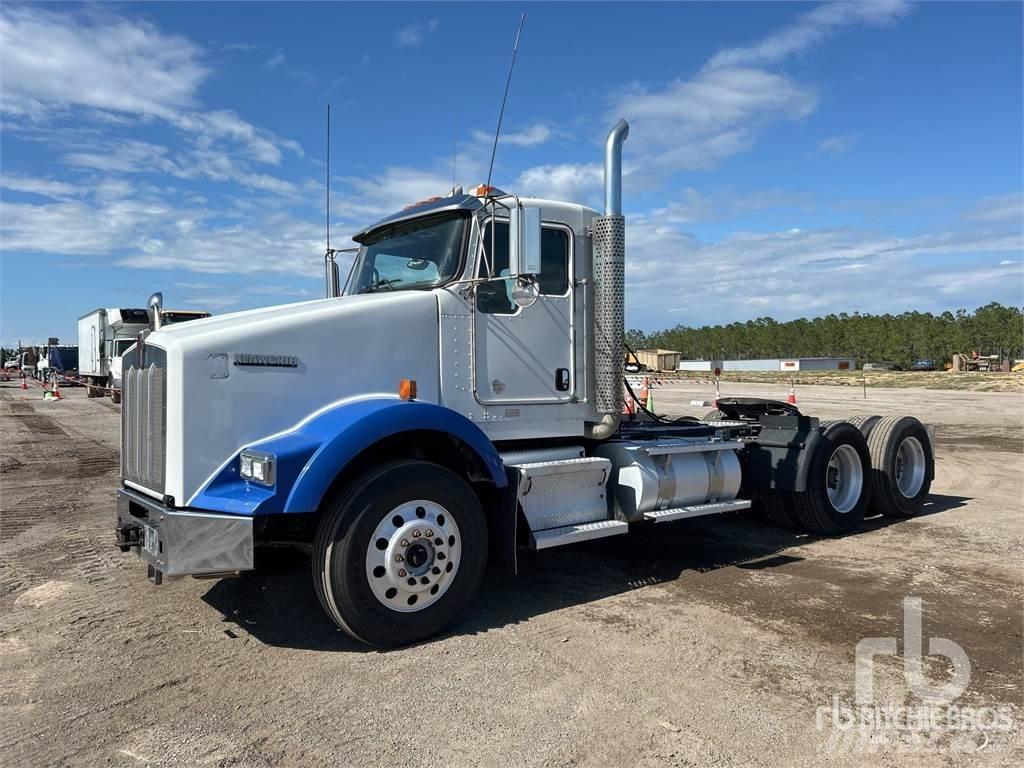 Kenworth T800 Conventional Trucks / Tractor Trucks