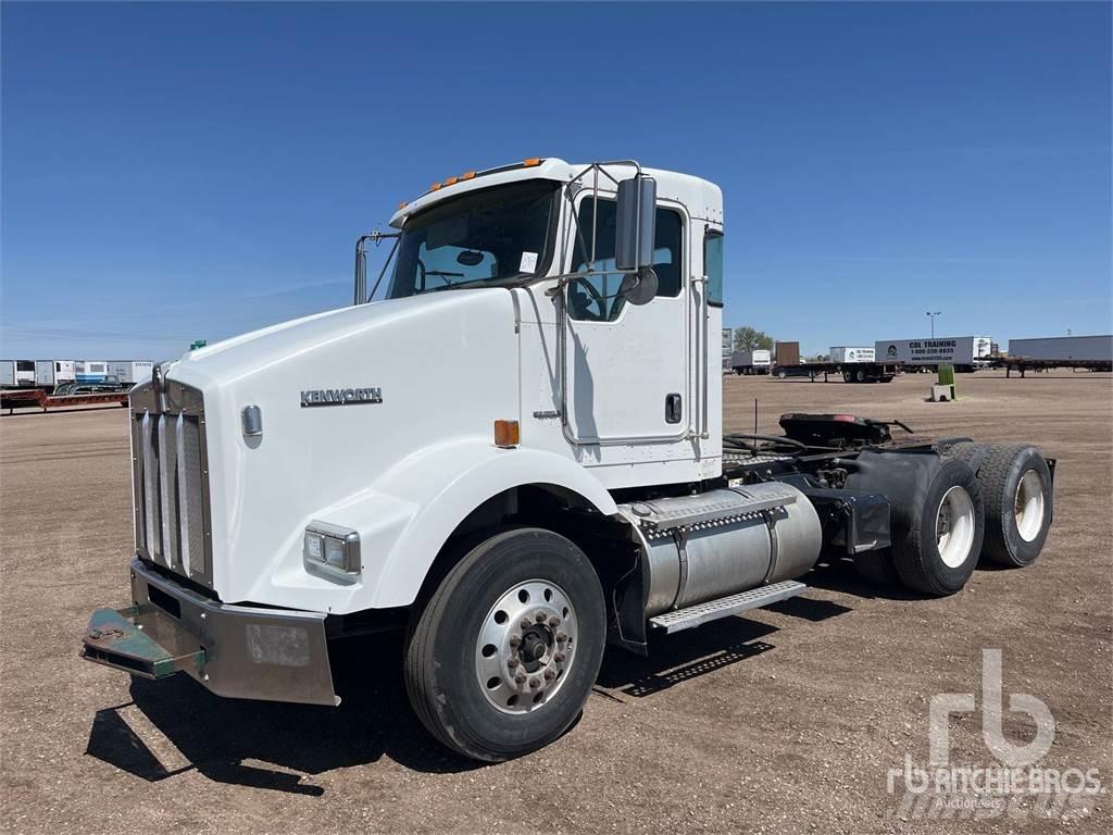 Kenworth T800 Conventional Trucks / Tractor Trucks