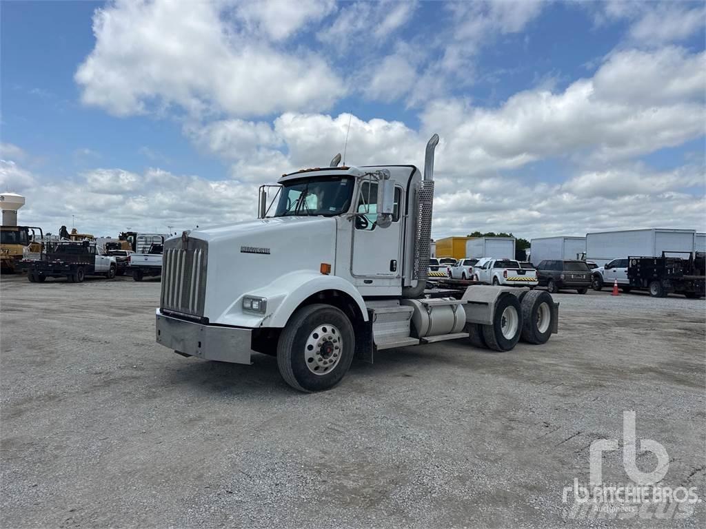 Kenworth T800 Conventional Trucks / Tractor Trucks
