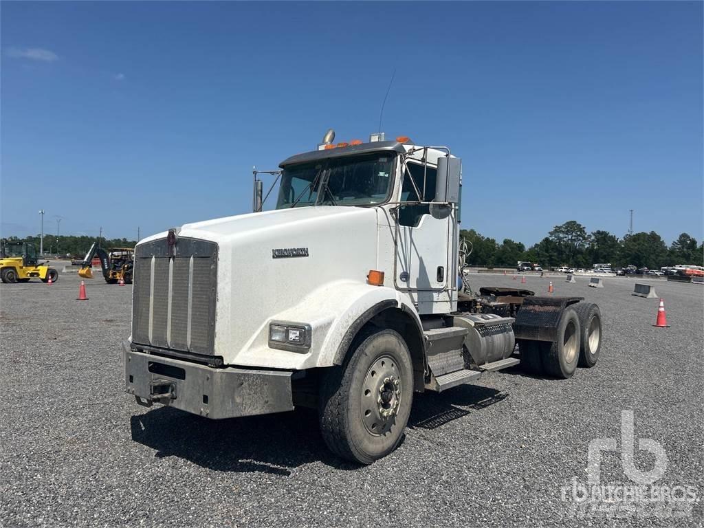Kenworth T800 Conventional Trucks / Tractor Trucks