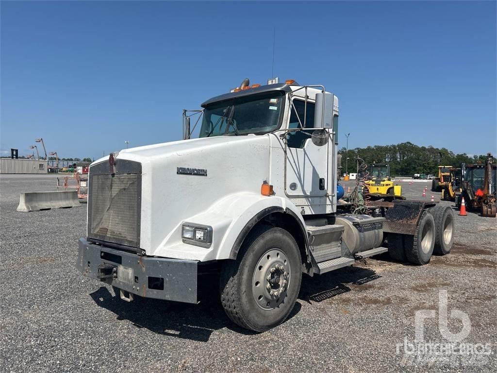 Kenworth T800 Conventional Trucks / Tractor Trucks