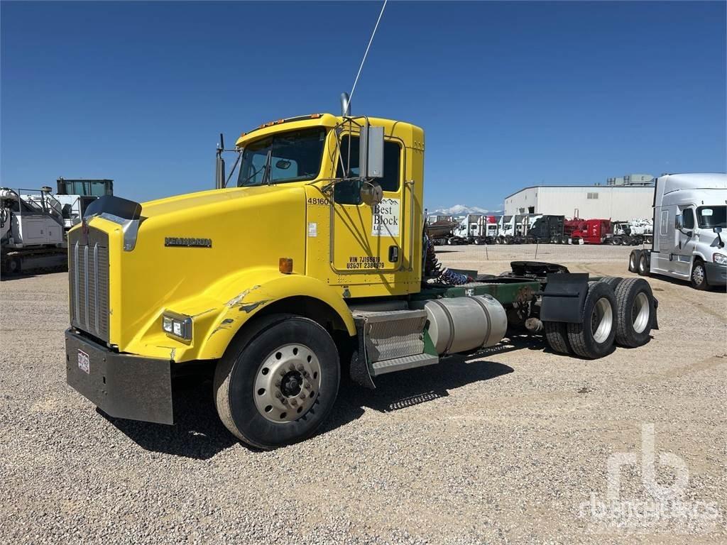 Kenworth T800 Conventional Trucks / Tractor Trucks