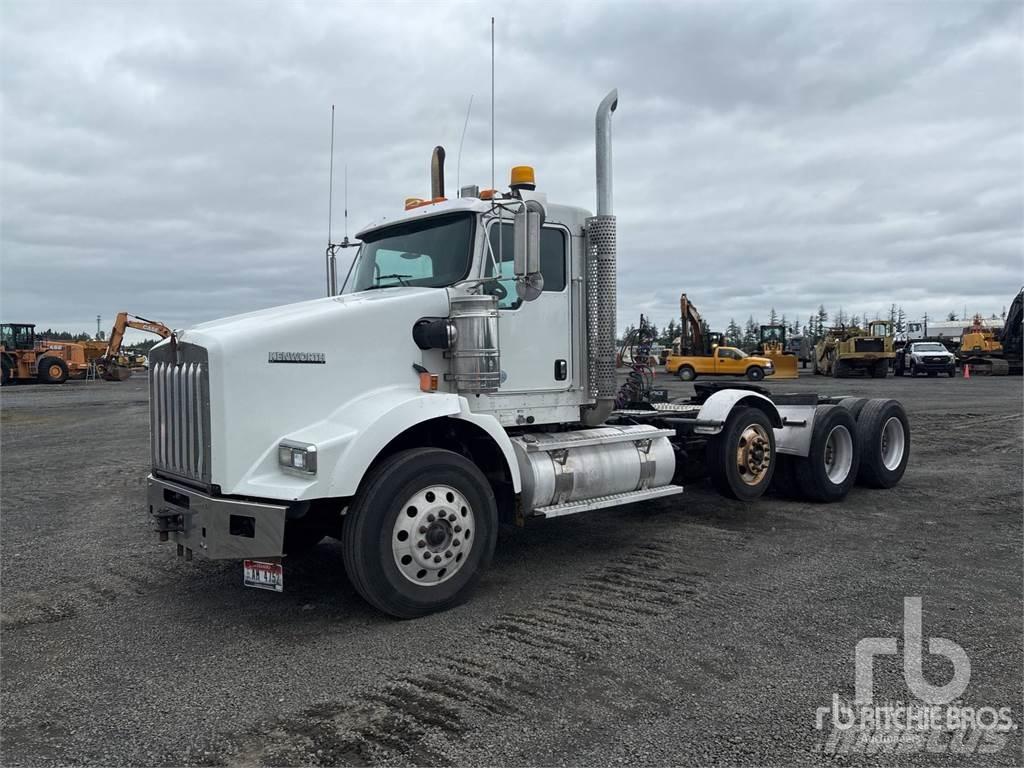 Kenworth T800 Conventional Trucks / Tractor Trucks