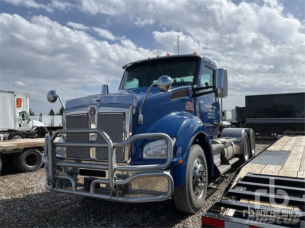 Kenworth T880 Conventional Trucks / Tractor Trucks