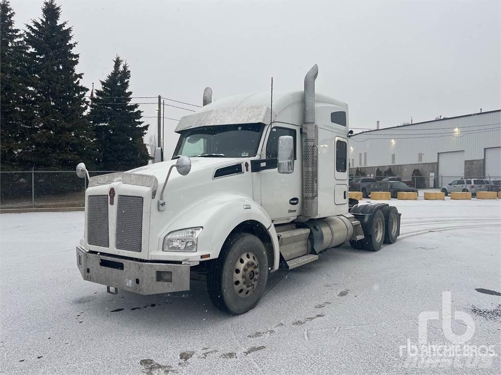 Kenworth T880 Conventional Trucks / Tractor Trucks