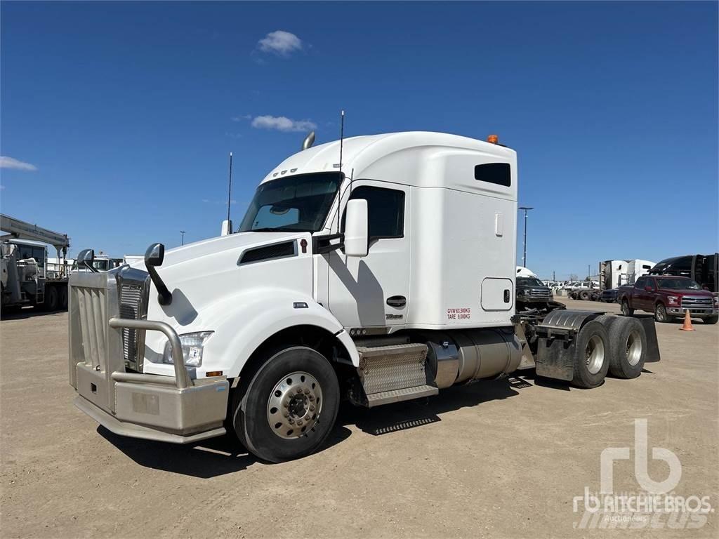 Kenworth T880 Conventional Trucks / Tractor Trucks