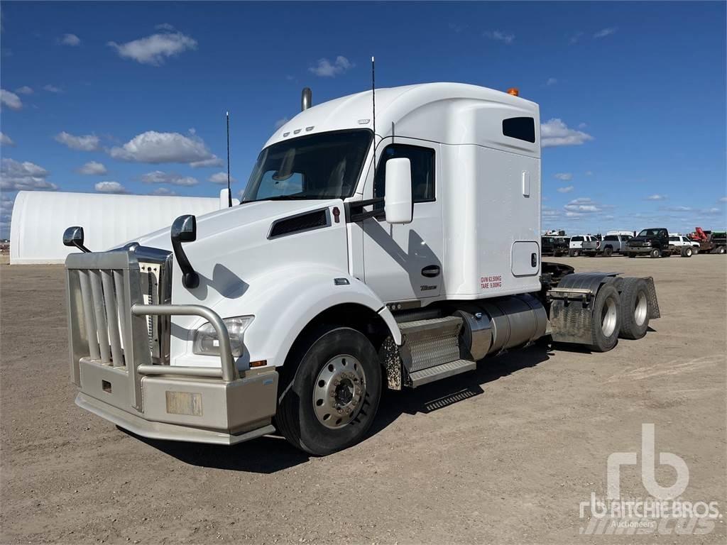 Kenworth T880 Conventional Trucks / Tractor Trucks