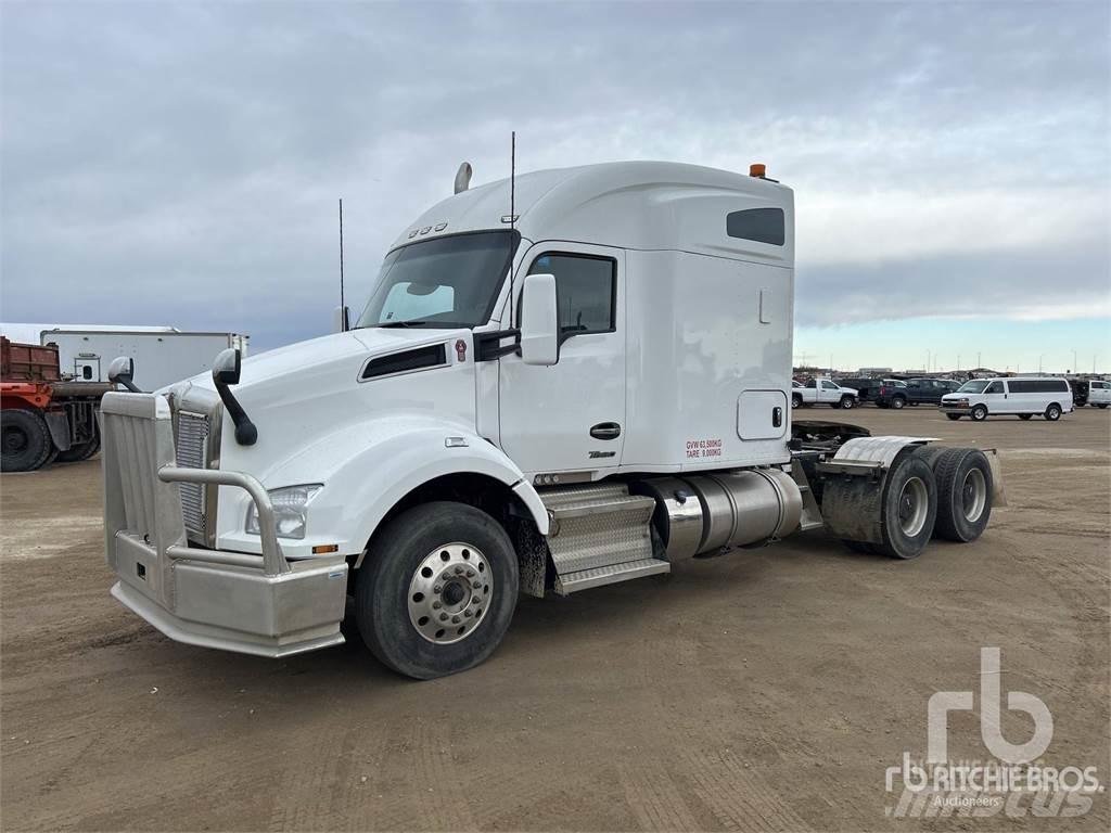 Kenworth T880 Conventional Trucks / Tractor Trucks