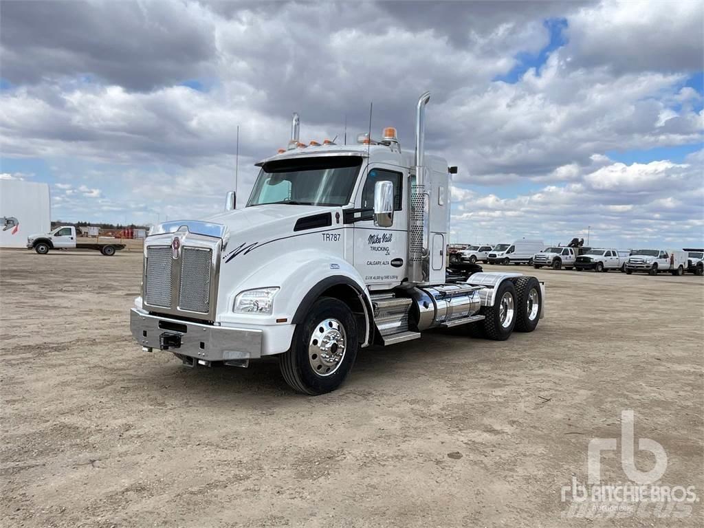 Kenworth T880 Conventional Trucks / Tractor Trucks