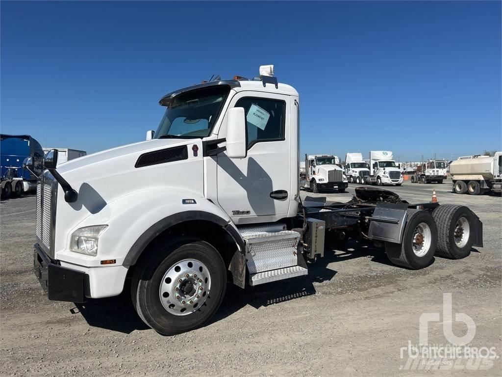 Kenworth T880 Conventional Trucks / Tractor Trucks