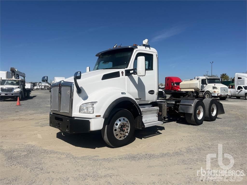 Kenworth T880 Conventional Trucks / Tractor Trucks