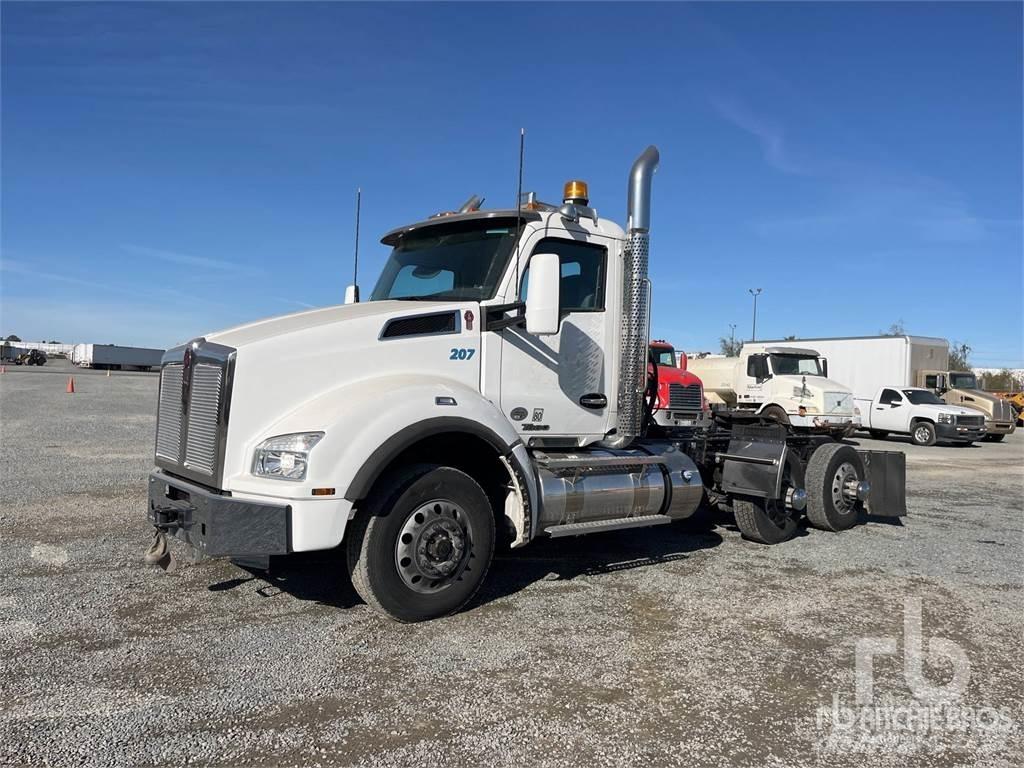 Kenworth T880 Conventional Trucks / Tractor Trucks