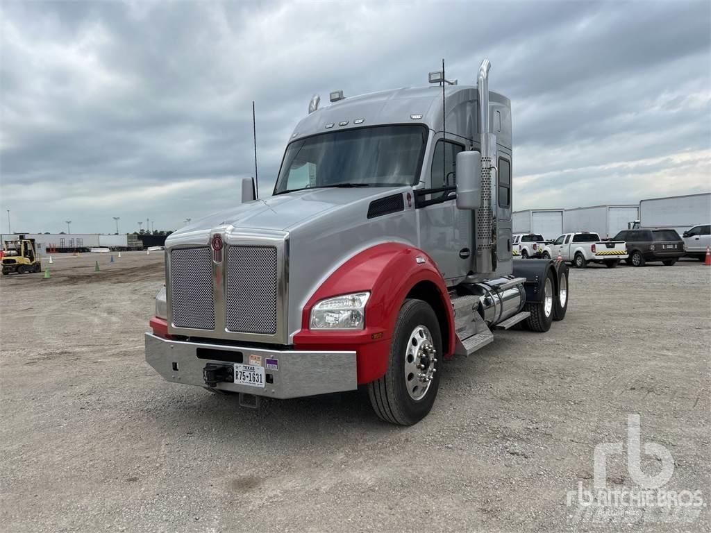 Kenworth T880 Conventional Trucks / Tractor Trucks