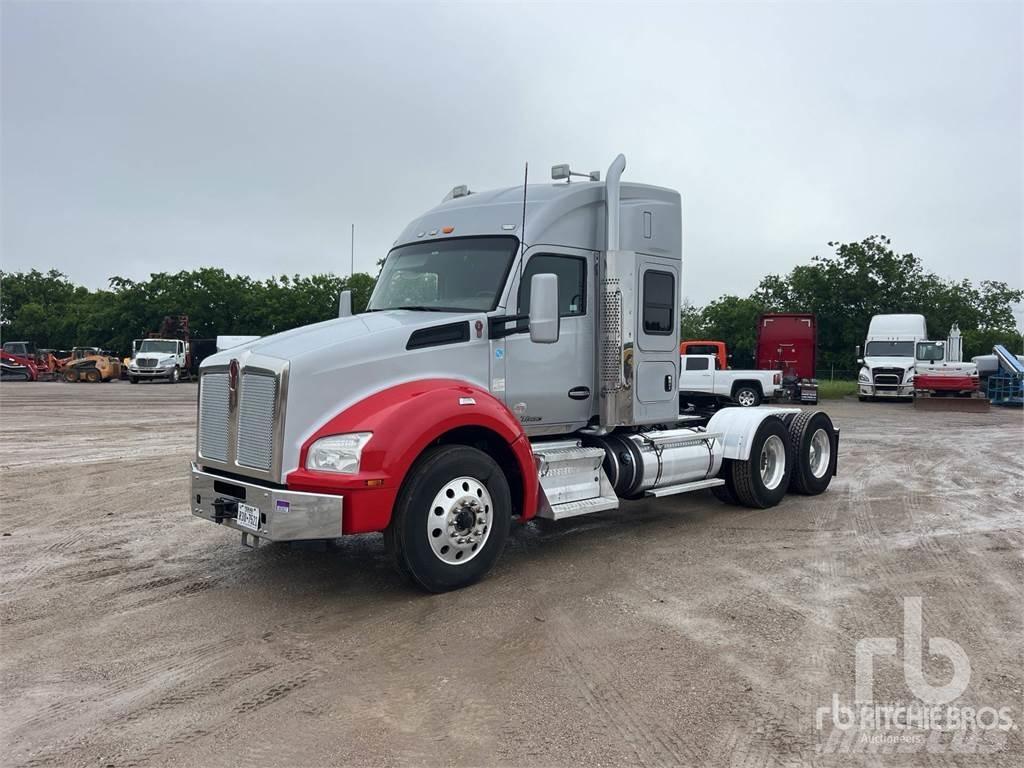 Kenworth T880 Conventional Trucks / Tractor Trucks