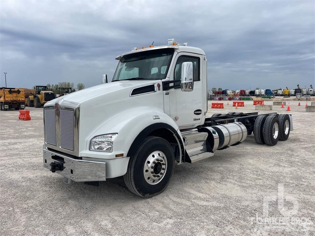 Kenworth T880 Cab & Chassis Trucks