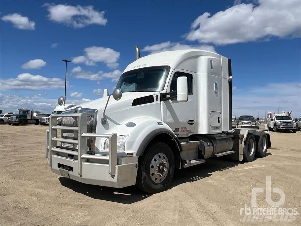 Kenworth T880 Conventional Trucks / Tractor Trucks