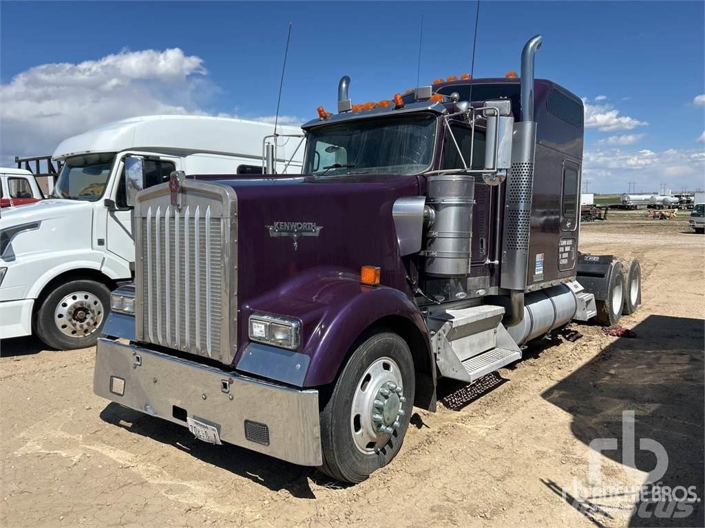 Kenworth W900 Conventional Trucks / Tractor Trucks