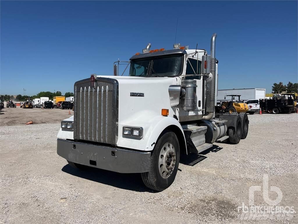 Kenworth W900 Conventional Trucks / Tractor Trucks
