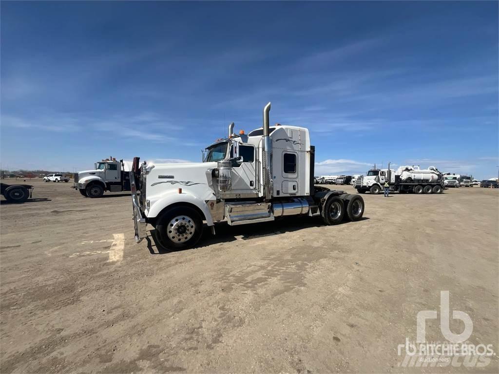 Kenworth W900 Conventional Trucks / Tractor Trucks
