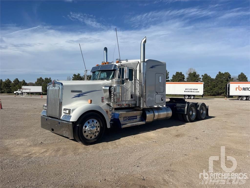 Kenworth W900 Conventional Trucks / Tractor Trucks