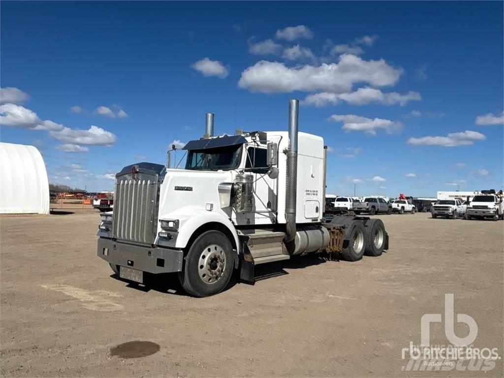Kenworth W900 Conventional Trucks / Tractor Trucks