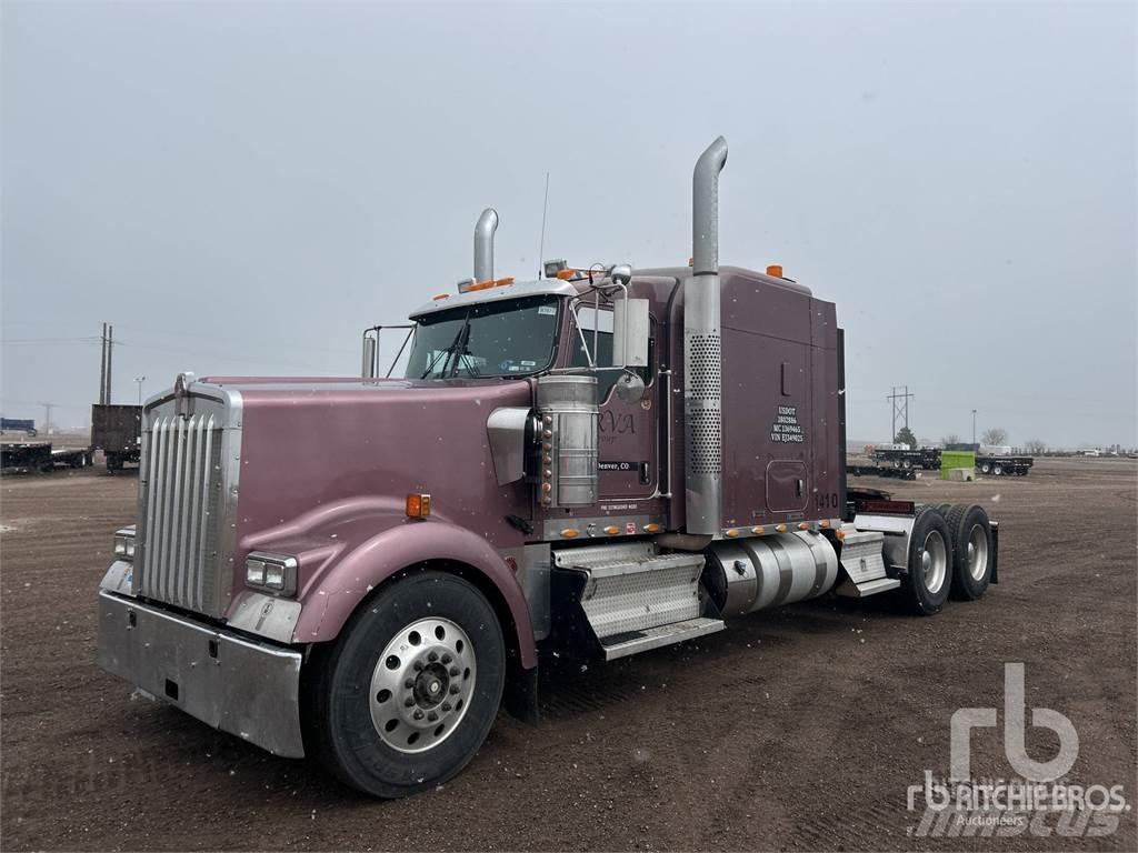 Kenworth W900 Conventional Trucks / Tractor Trucks