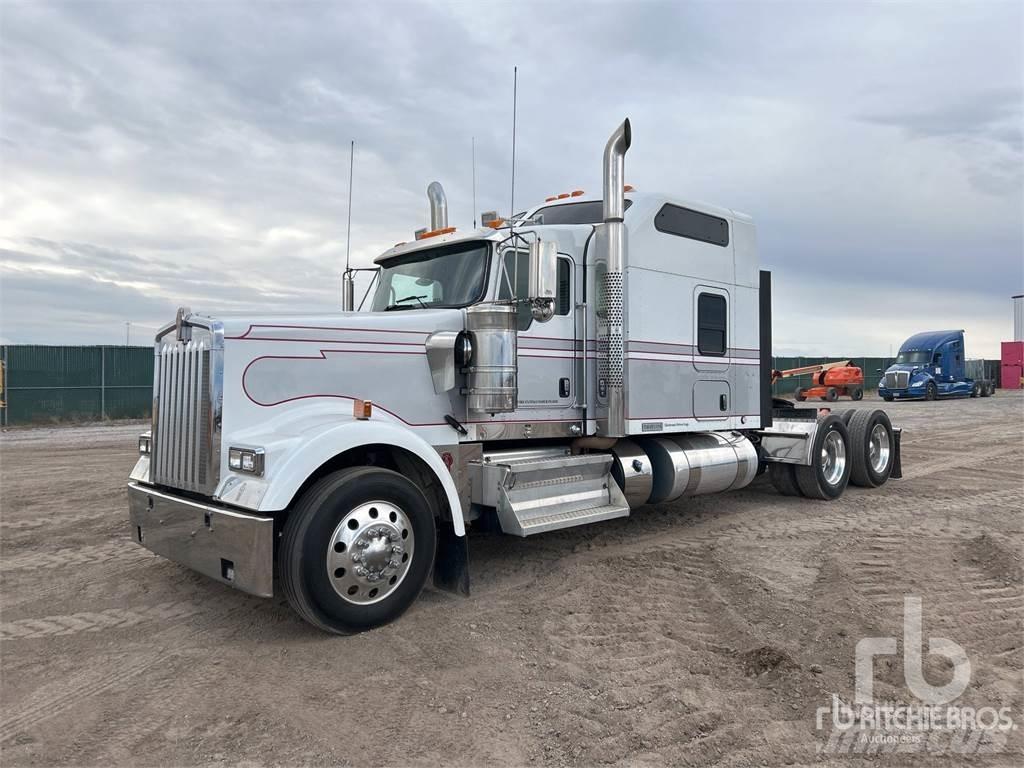 Kenworth W900 Conventional Trucks / Tractor Trucks